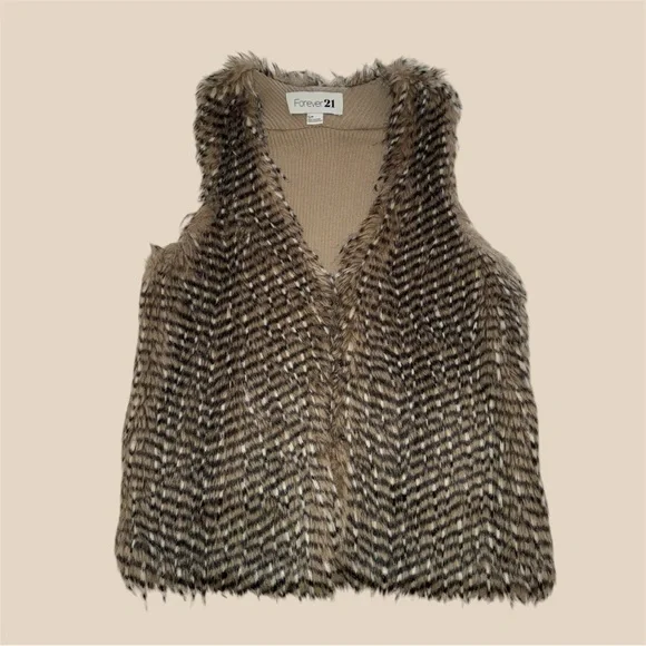 🛍️SALE🛍️ Forever 21 Faux Fur Knit Vest - Picture 3 of 7